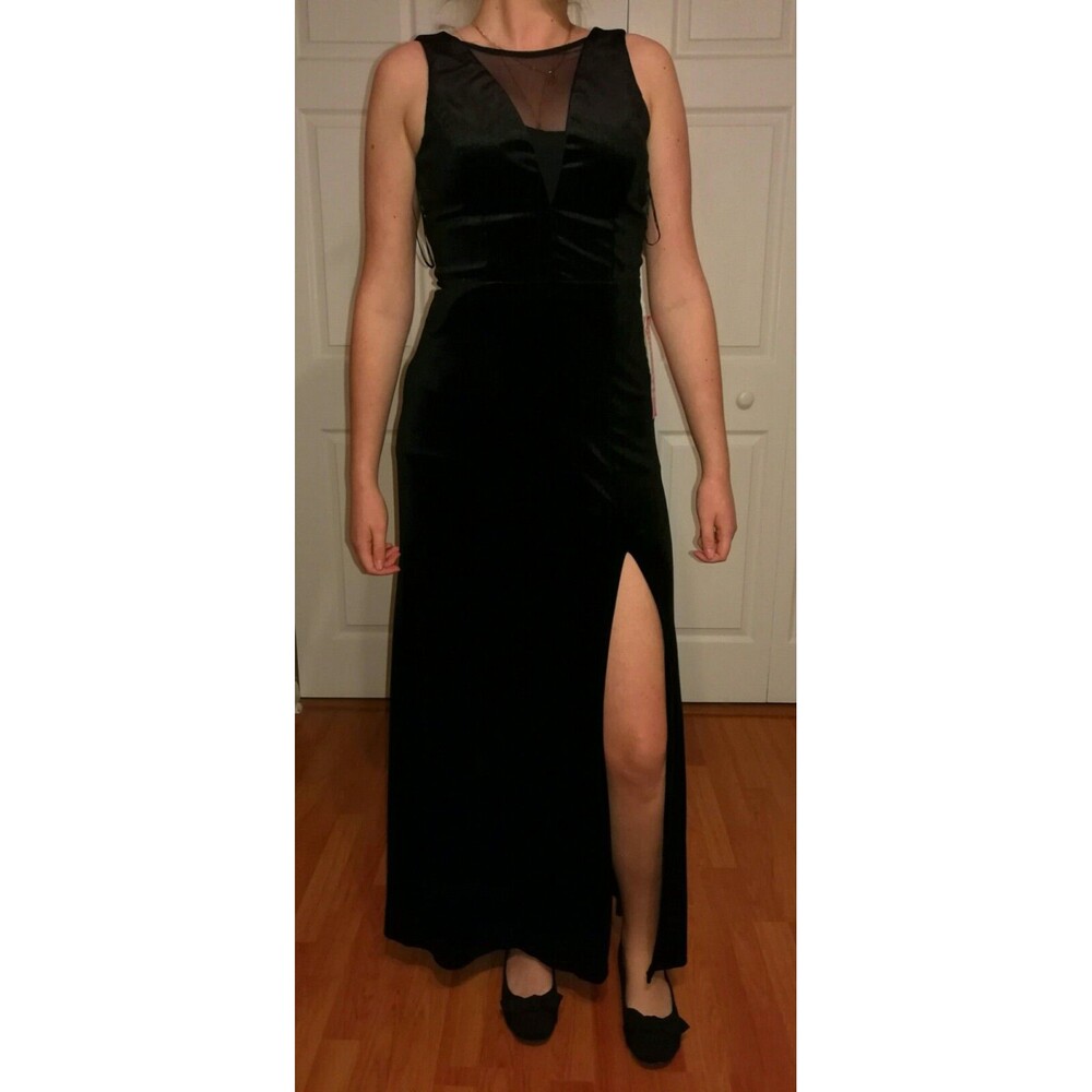 New with tags Woman Nice Night Way Cocktail Party Black Velvet Dress Size 8